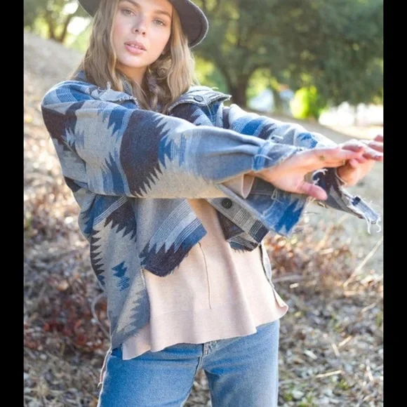 Aztec Shacket - Picture 2 of 9